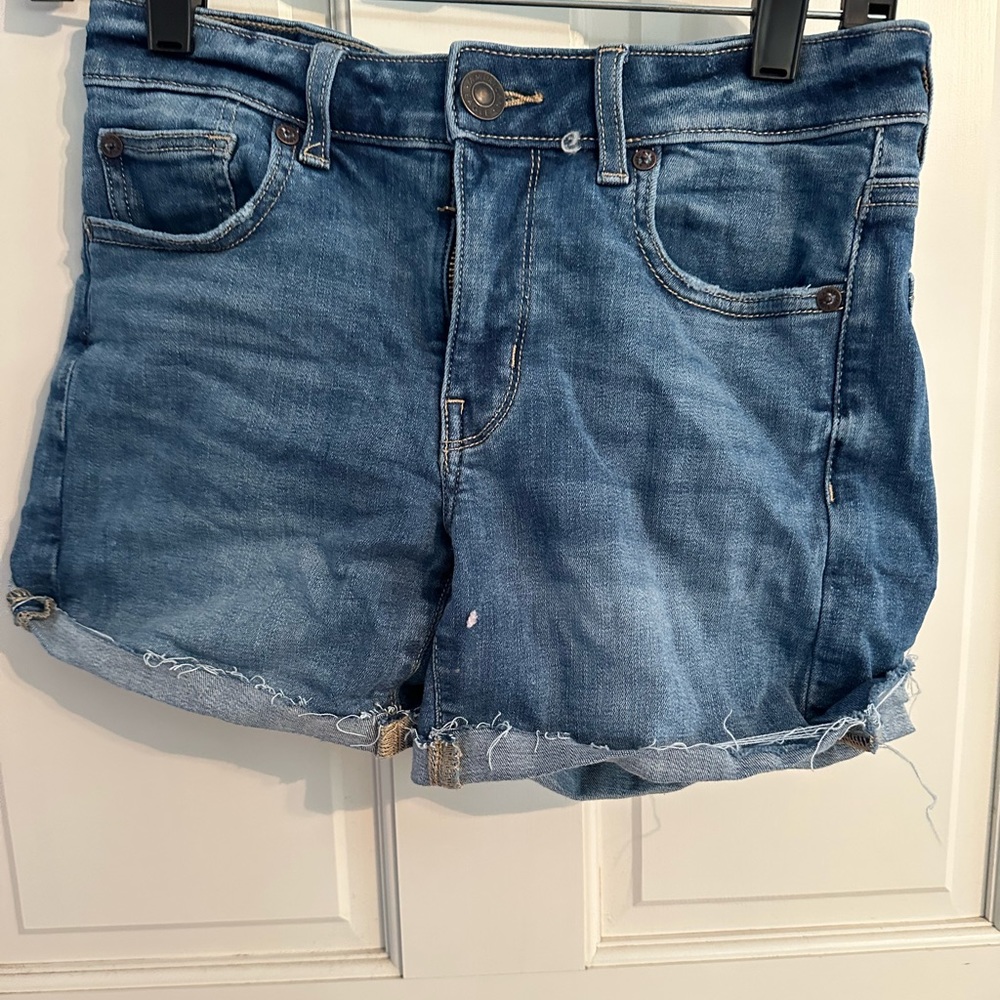 American Eagle shorts worn a few times but still in really good condition